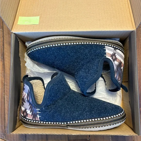 Ariat blue slippers bootie slipper small 6.5-7 new with box! - Picture 7 of 7